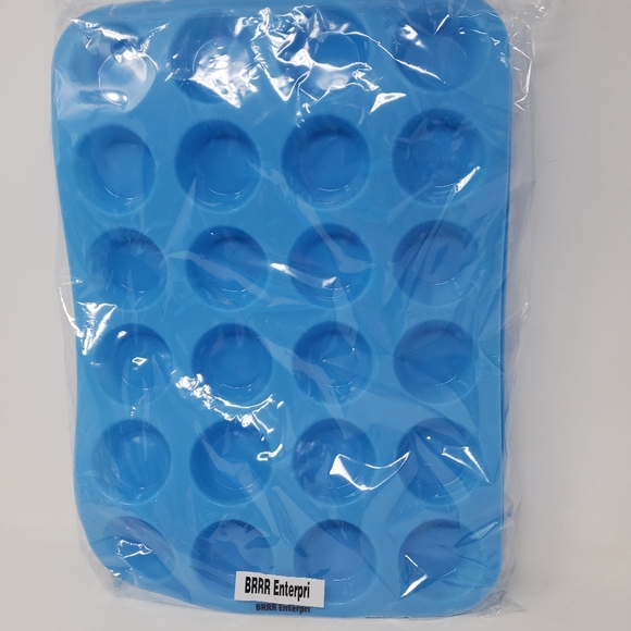 Silicone Muffin & Cupcake Pan Baking Molds… - Picture 7 of 12